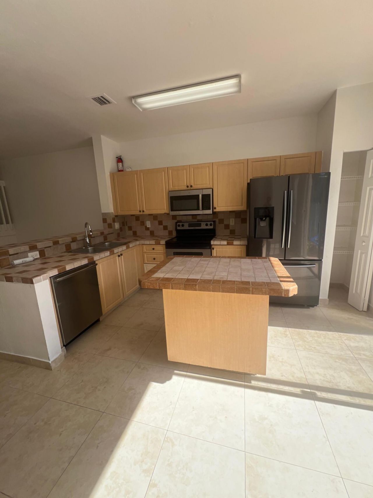 4070 NW 91st Terrace, Sunrise, FL 33351 Photo