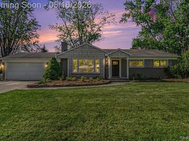 16965 Reedmere Avenue, Beverly Hills Vlg, MI 48025