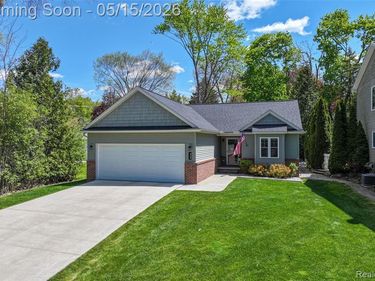 429 Grixdale Lane, Waterford Twp, MI 48328