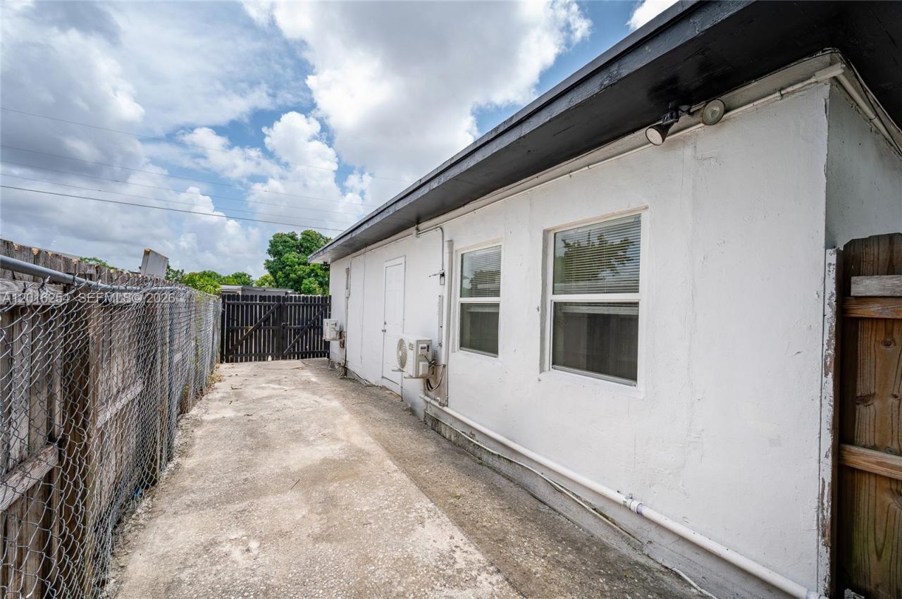 9050 NW 31st Ave , Unit 2, Miami, FL 33147 Photo