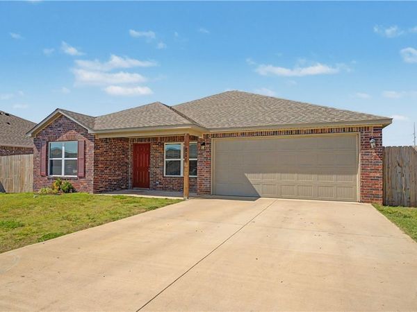 811 Tanner Drive, Siloam Springs, AR 72761