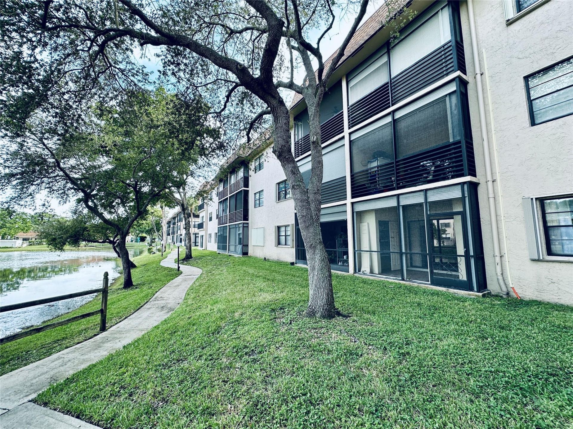 6090 N Sabal Palm Boulevard, Unit 110, Tamarac, FL 33319 Photo