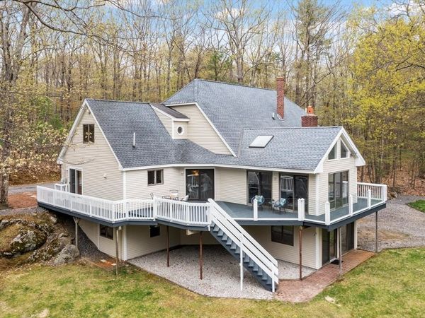 17 Stone Pound Ln, Atkinson, NH 03811