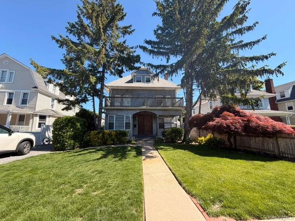 30 Johnson Place , Woodmere, NY 11598
