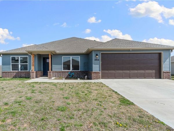 2816 Reynolds Street , Pea Ridge, AR 72751