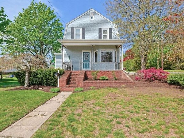 97 Middle Rd, Acushnet, MA 02743