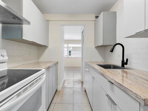1715 N 16th Ave, Unit 102, Hollywood, FL 33020