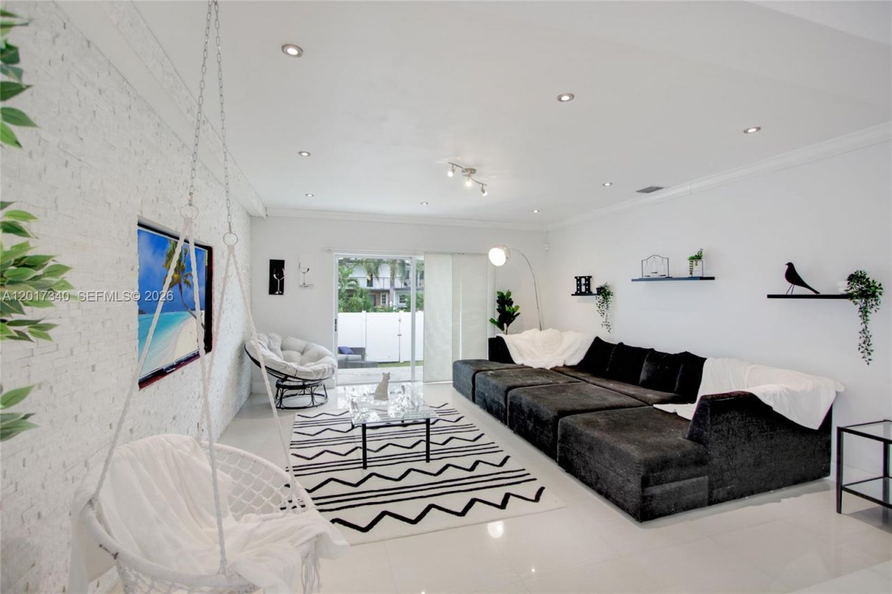 2001 NE 122nd Rd, North Miami, FL 33181 Photo