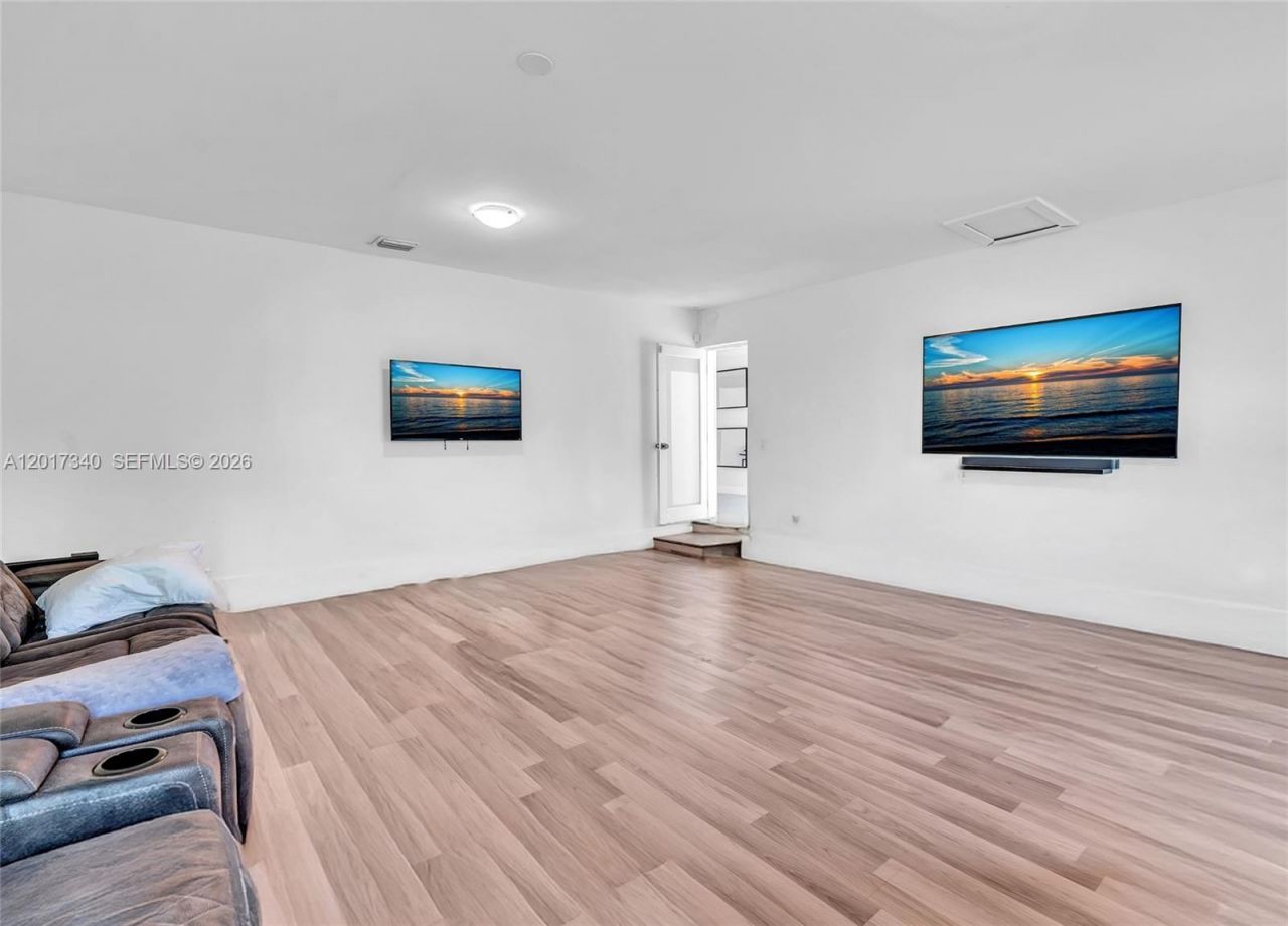 2001 NE 122nd Rd, North Miami, FL 33181 Photo