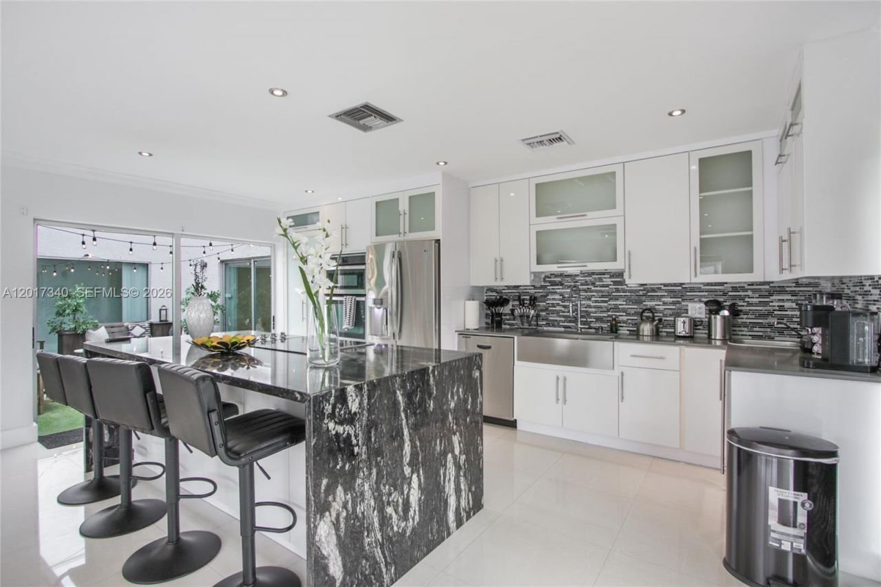 2001 NE 122nd Rd, North Miami, FL 33181 Photo