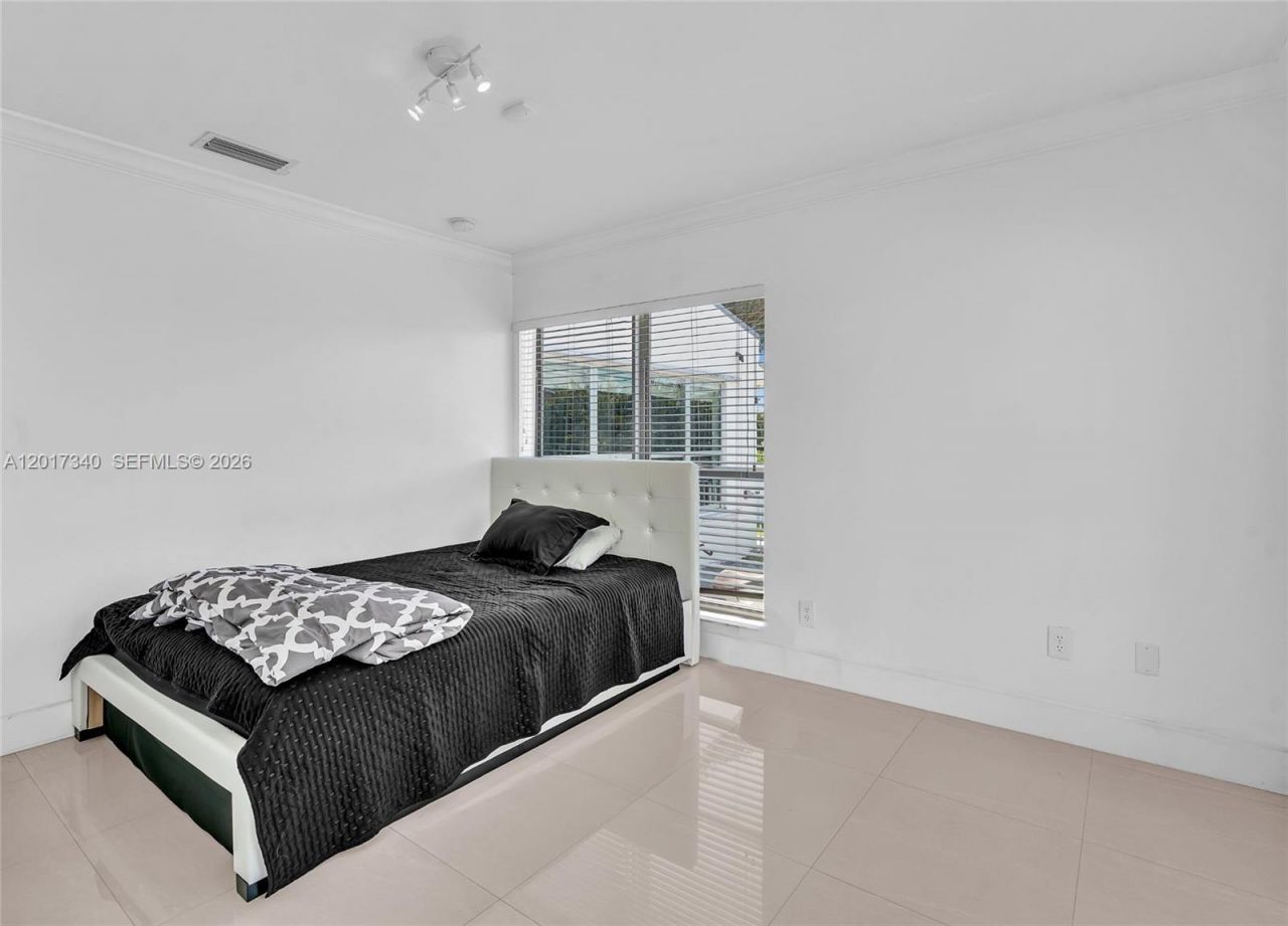 2001 NE 122nd Rd, North Miami, FL 33181 Photo