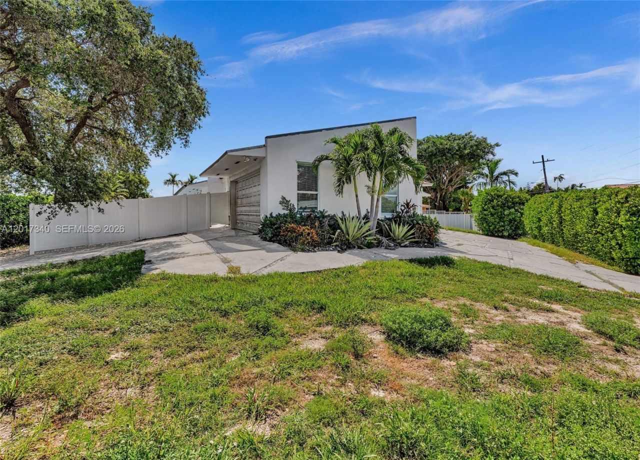2001 NE 122nd Rd, North Miami, FL 33181 Photo