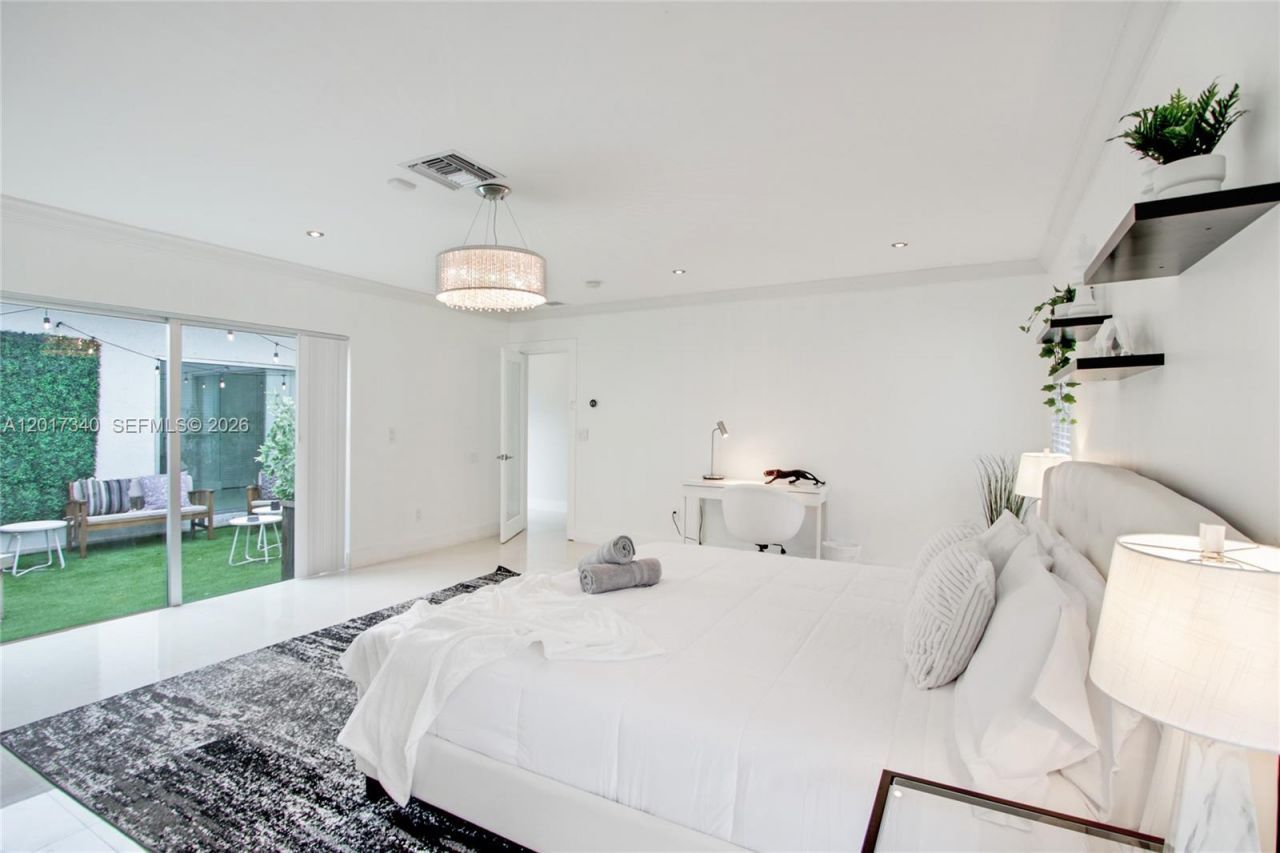 2001 NE 122nd Rd, North Miami, FL 33181 Photo