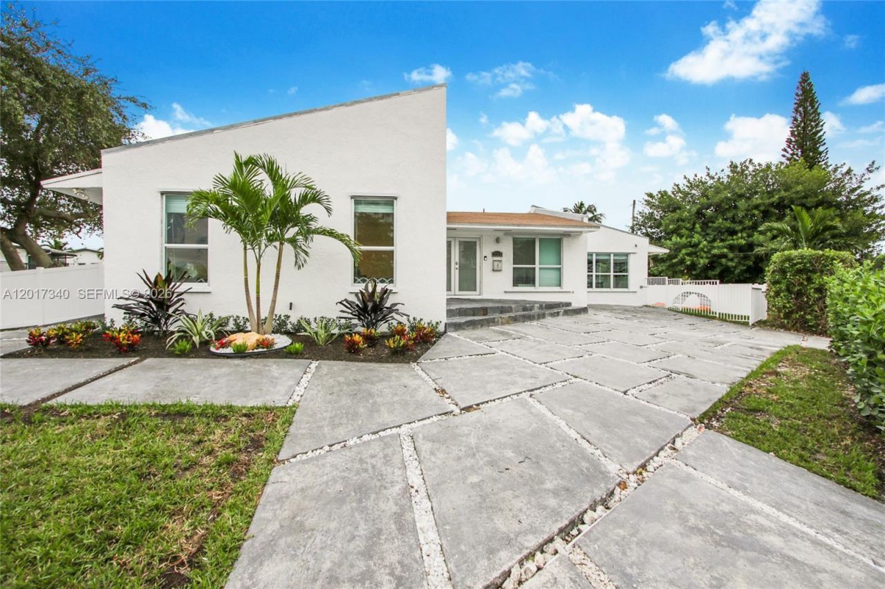 2001 NE 122nd Rd, North Miami, FL 33181 Photo
