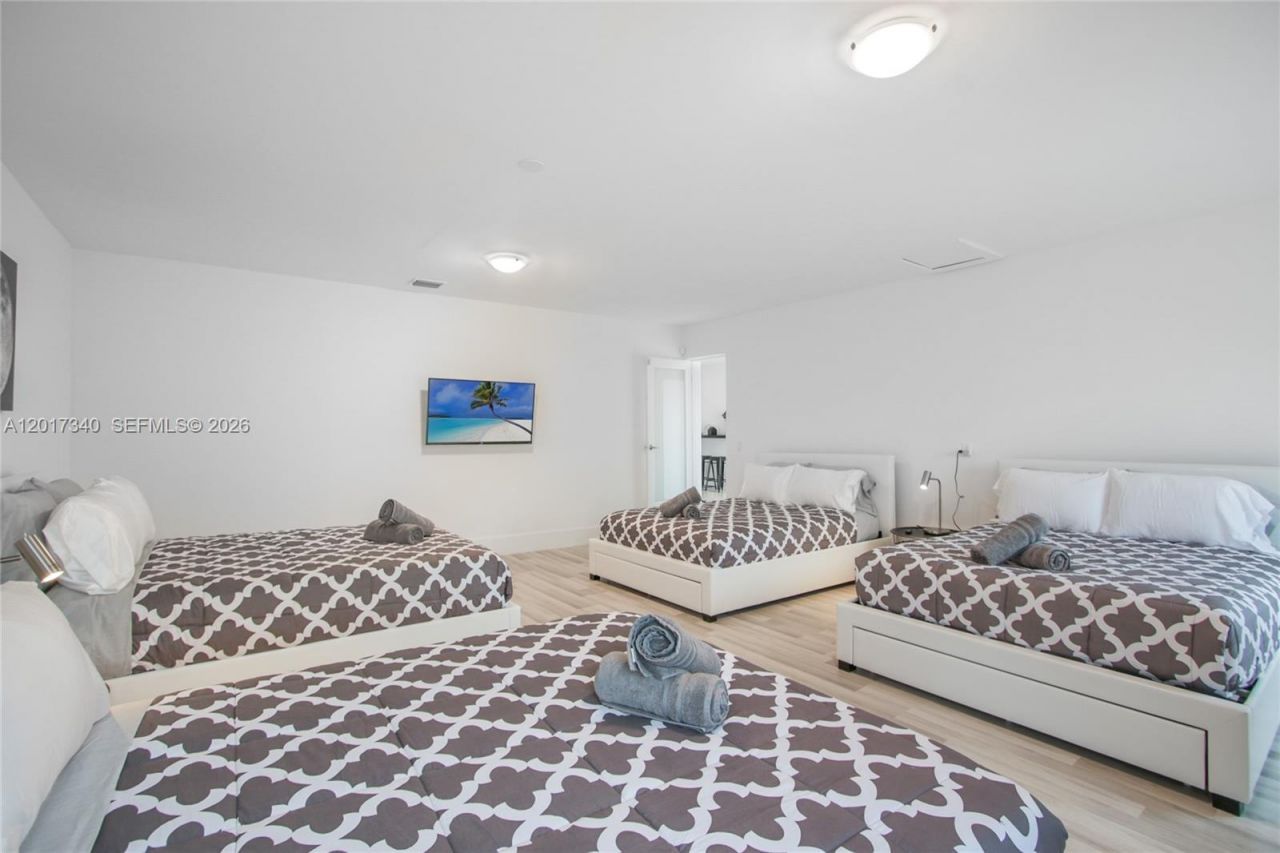 2001 NE 122nd Rd, North Miami, FL 33181 Photo