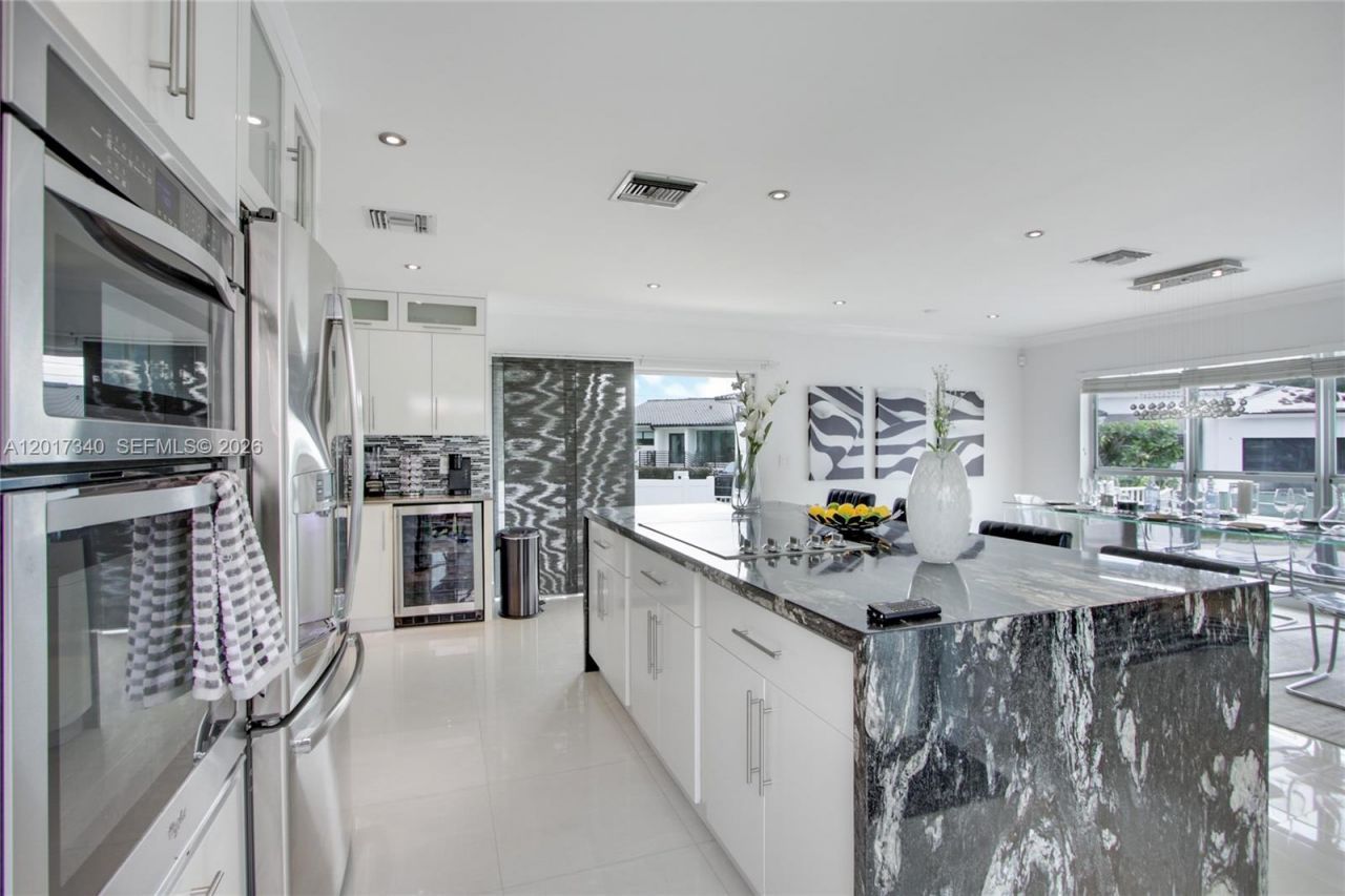 2001 NE 122nd Rd, North Miami, FL 33181 Photo