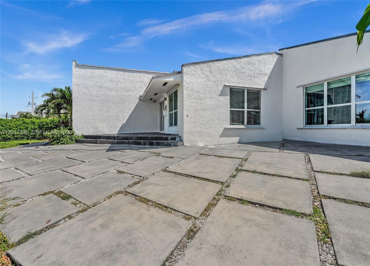 2001 NE 122nd Rd, North Miami, FL 33181 Photo