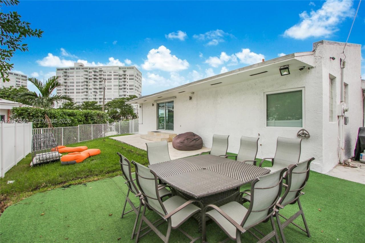 2001 NE 122nd Rd, North Miami, FL 33181 Photo