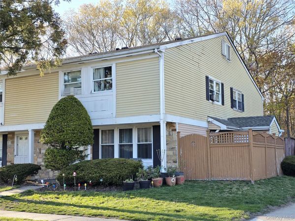 2E Ethan Allen Court, Ridge, NY 11961