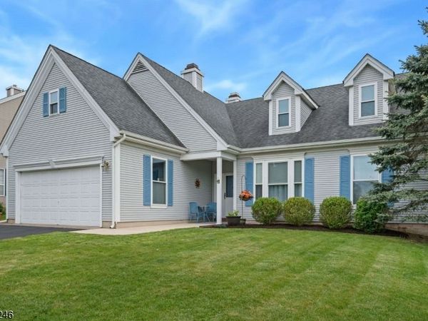 11 Strawberry Hill Rd, Branchburg, NJ 08876