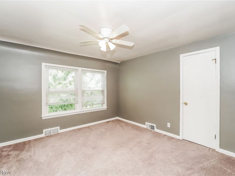 2371 Loyola Road, University Heights, OH 44118 Photo 12