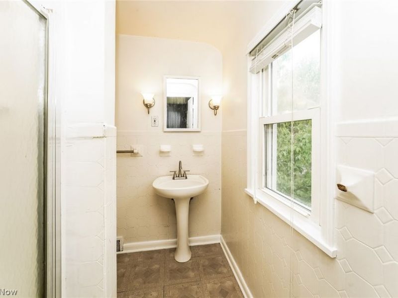 2371 Loyola Road, University Heights, OH 44118 Photo 16