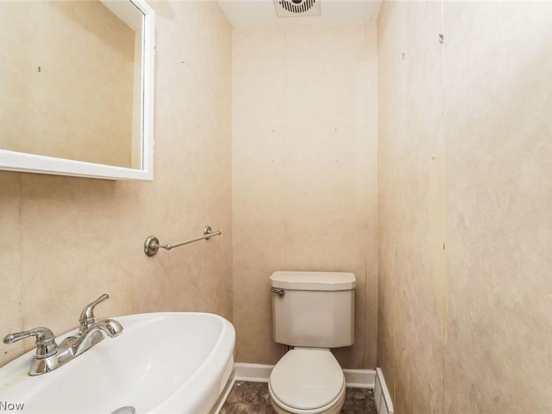 2371 Loyola Road, University Heights, OH 44118 Photo 17