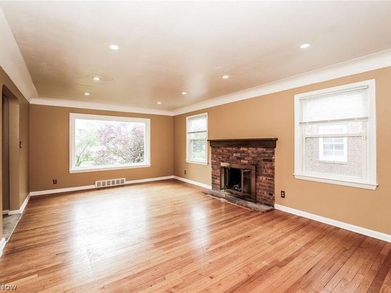 2371 Loyola Road, University Heights, OH 44118 Photo 2