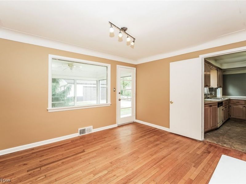 2371 Loyola Road, University Heights, OH 44118 Photo 4
