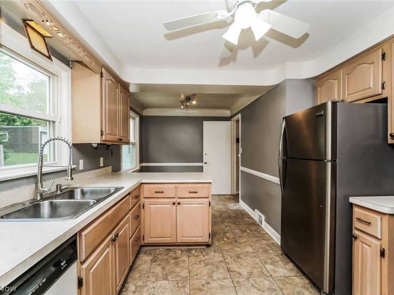 2371 Loyola Road, University Heights, OH 44118 Photo 5