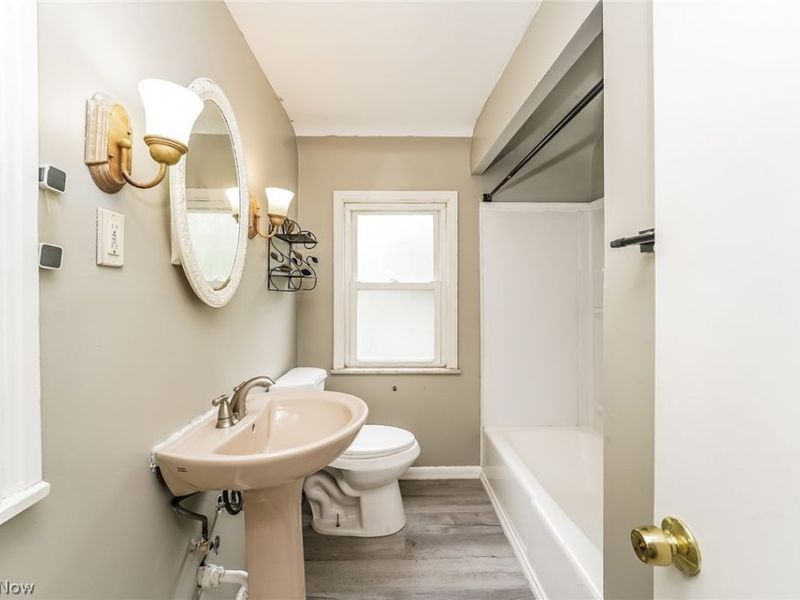 2371 Loyola Road, University Heights, OH 44118 Photo 9