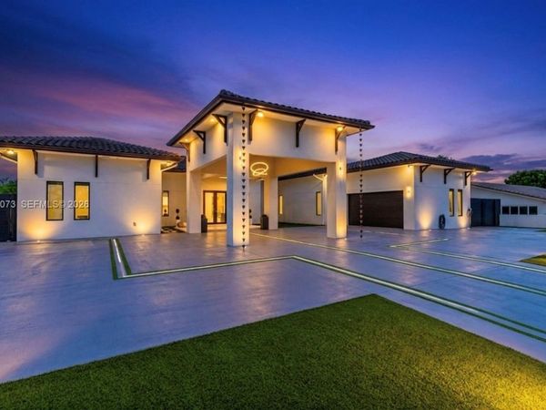 320 SW 125th Ave , Miami, FL 33184