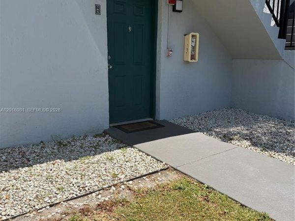 7120 NW 179th St , Unit 105, Hialeah, FL 33015