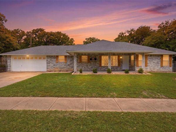 217 Spruce Circle, Azle, TX 76020