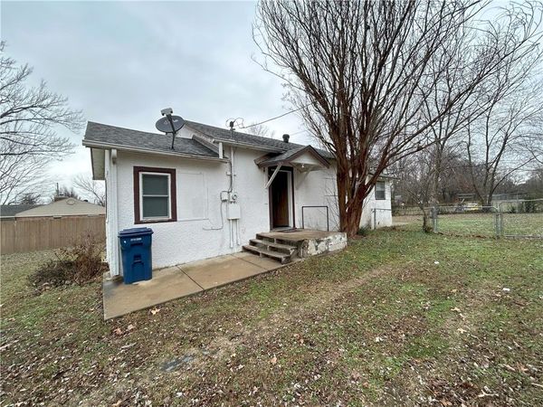 2003 S Carl Street , Siloam Springs, AR 72761