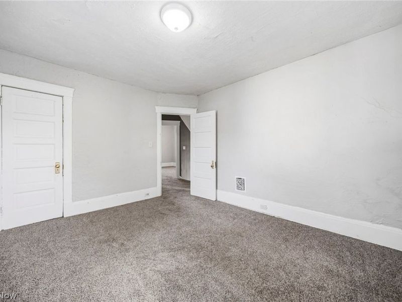9008 Birchdale Avenue, Cleveland, OH 44106 Photo 19