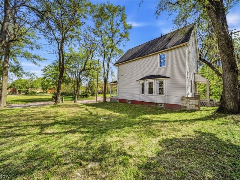 9008 Birchdale Avenue, Cleveland, OH 44106 Photo 27