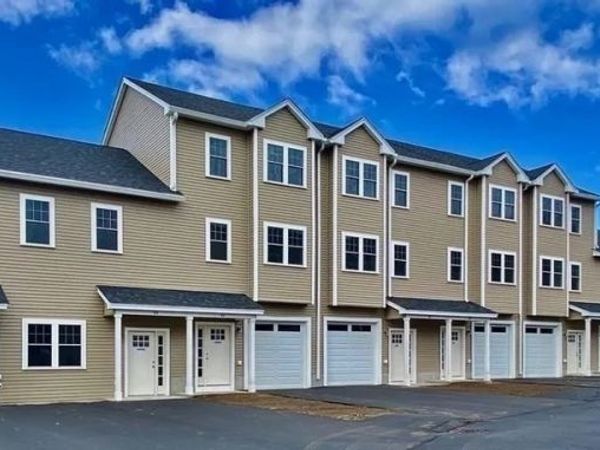 7 Gorham St, Unit 60, Chelmsford, MA 01824