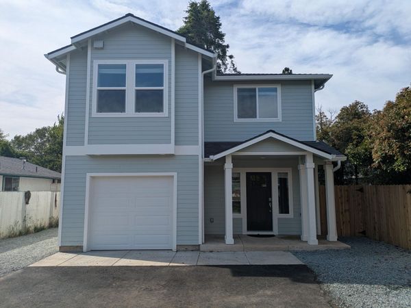 613 St Thomas Lane, Eagle Point, OR 97524