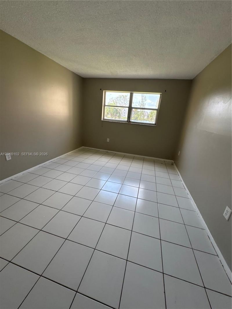8060 N Sunrise Lakes Dr, Unit 105, Sunrise, FL 33322 Photo