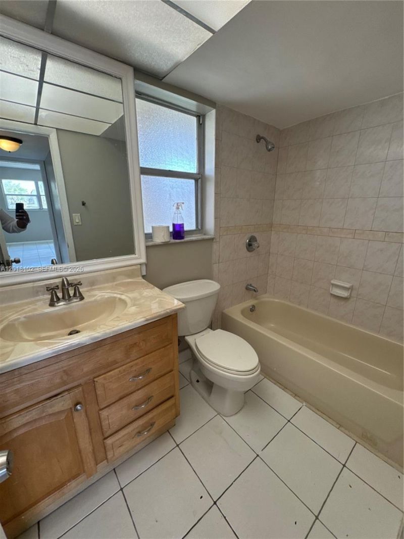 8060 N Sunrise Lakes Dr, Unit 105, Sunrise, FL 33322 Photo
