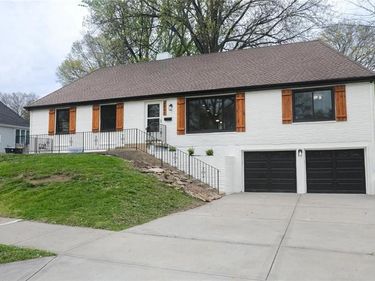 4801 NE Sherwood Drive, Kansas City, MO 64119