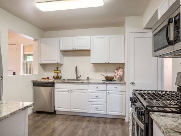 808 La Veta Drive NE, Albuquerque, NM 87108
