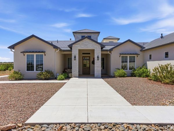 250 Entranosa Road, Edgewood, NM 87015