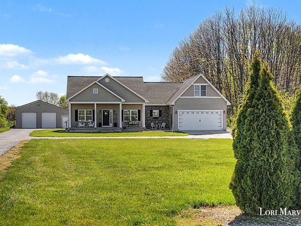 9872 N Amble Road, Howard City, MI 49329
