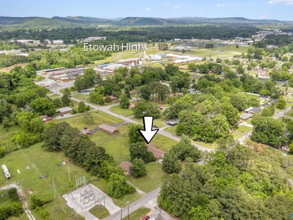 317 Wood Avenue SE, Attalla, AL 35954