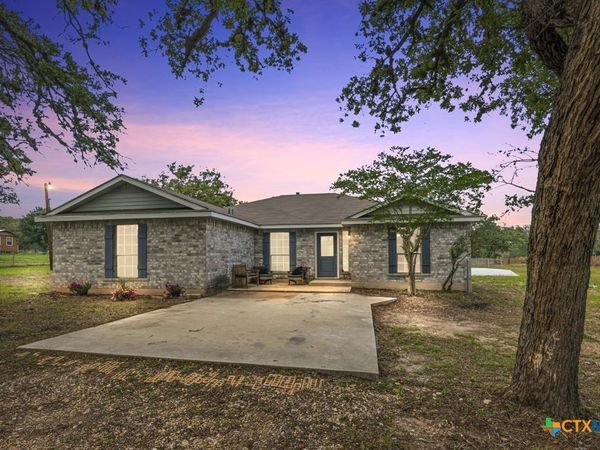 472 Hickory Forrest Drive , Seguin, TX 78155