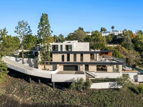 1035 Stradella Road, Los Angeles, CA 90077