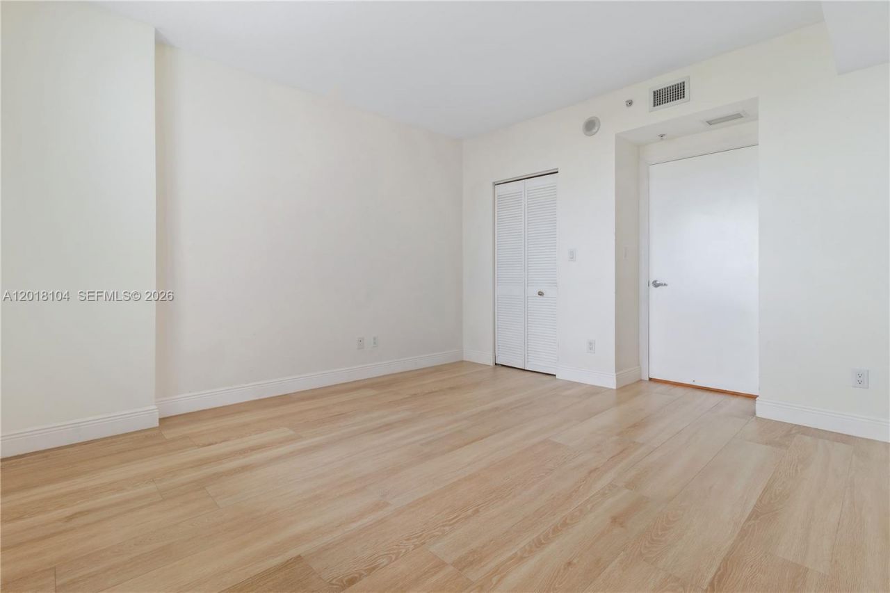 325 S Biscayne, Unit 1718, Miami, FL 33131 Photo