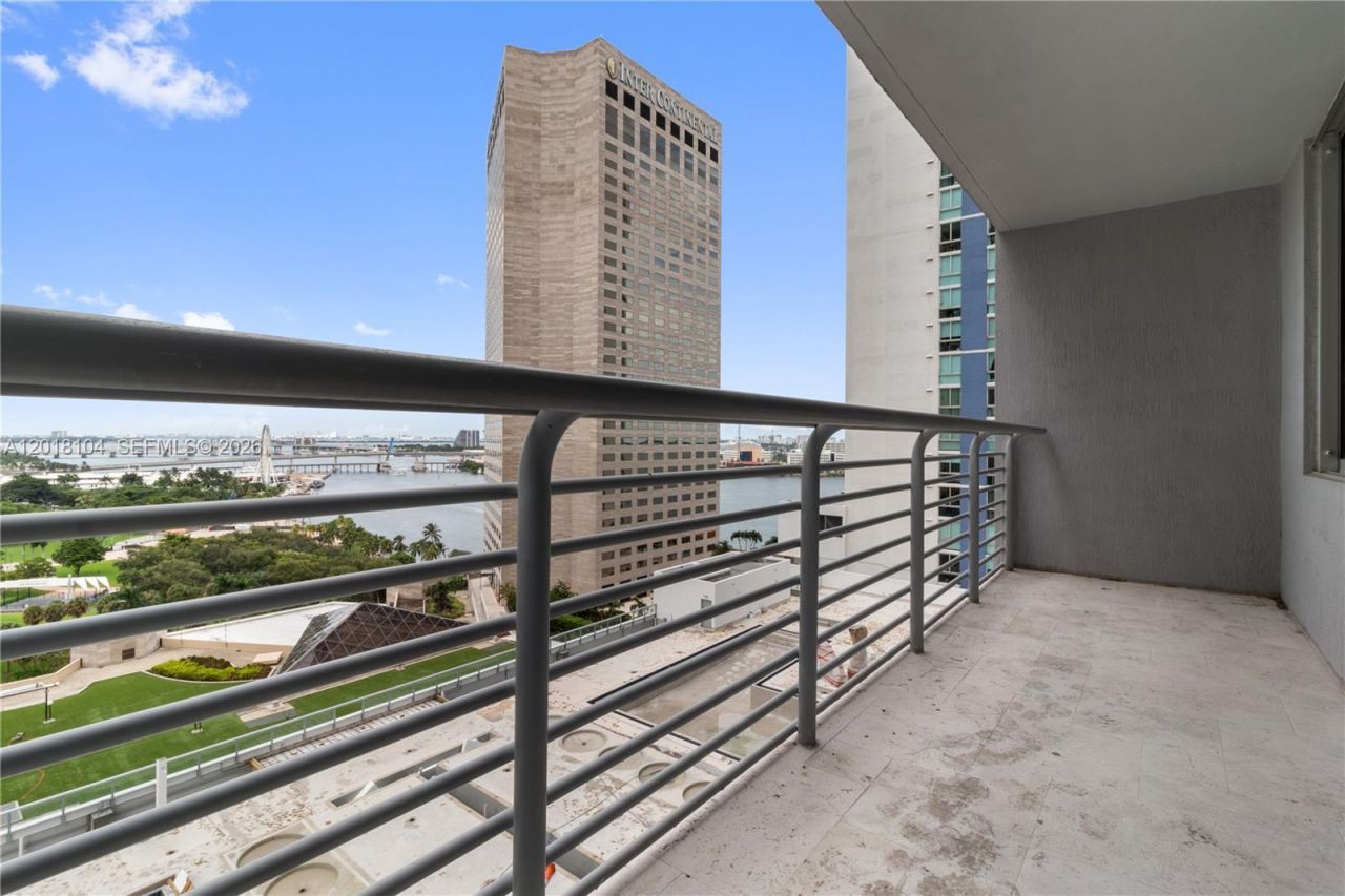 325 S Biscayne, Unit 1718, Miami, FL 33131 Photo
